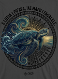 Back print: full design of a solitary sea turtle swimming from turbulent crossing-currents into calm water, illustrating the proverb E lutia i Pu'ava, 'ae mapu i Fagalele (Distress at Pu'ava, but rest at Fagalele)